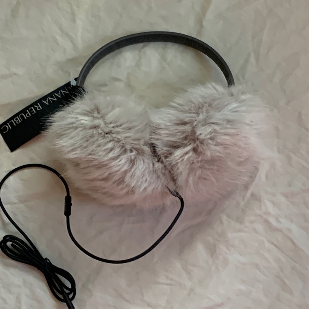 NWT Banana Republic smart earmuffs